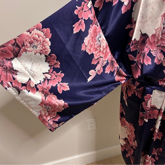 Unbranded Bridesmaid women’s X-Large or 1X Satin Feel robe Wedding Party - Picture 5 of 7